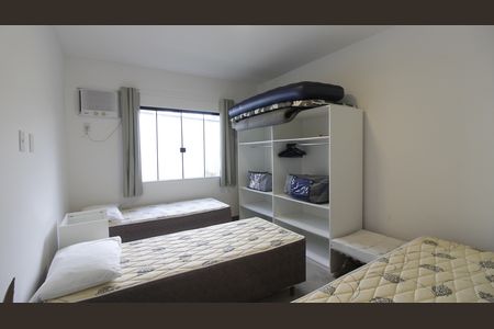 Casa de condomínio para alugar com 200m², 4 quartos e 2 vagasQuarto 3