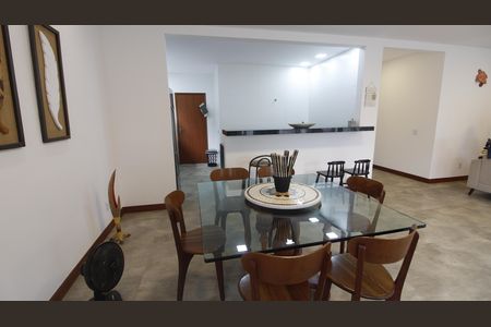 Sala de casa de condomínio para alugar com 4 quartos, 200m² em Bosque do Peró, Cabo Frio