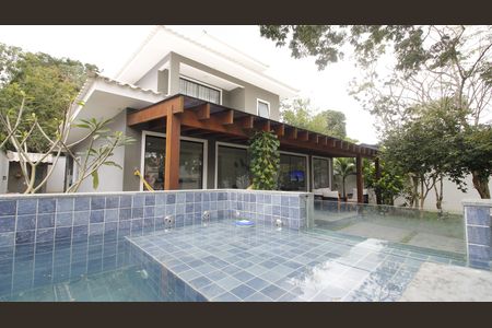 Casa de condomínio para alugar com 200m², 4 quartos e 2 vagasPiscina