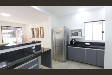 Casa de condomínio para alugar com 200m², 4 quartos e 2 vagasCozinha