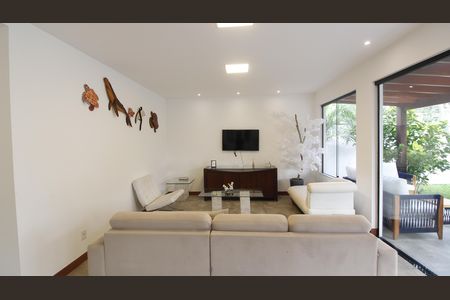Casa de condomínio para alugar com 200m², 4 quartos e 2 vagasSala