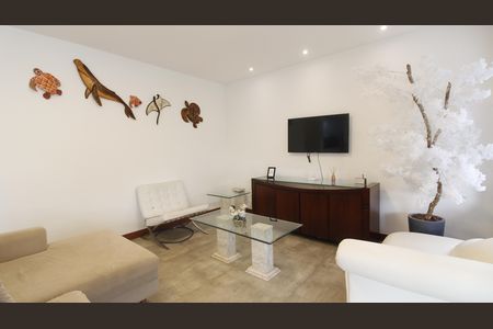 Casa de condomínio para alugar com 200m², 4 quartos e 2 vagasSala