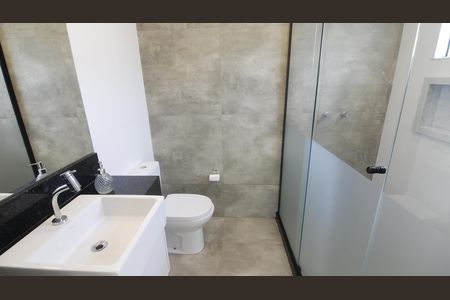 Casa de condomínio para alugar com 200m², 4 quartos e 2 vagasBanheiro da Suíte