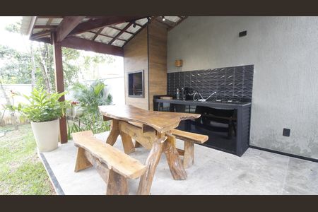 Casa de condomínio para alugar com 200m², 4 quartos e 2 vagasVaranda gourmet