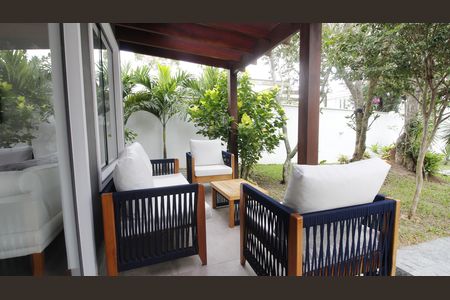 Casa de condomínio para alugar com 200m², 4 quartos e 2 vagasVaranda