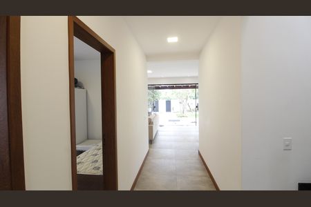 Casa de condomínio para alugar com 200m², 4 quartos e 2 vagasSala