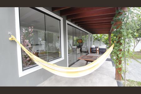 Casa de condomínio para alugar com 200m², 4 quartos e 2 vagasVaranda