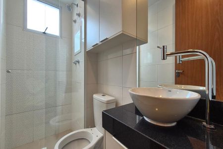 Banheiro de apartamento para alugar com 2 quartos, 48m² em Vila Satúrnia, Campinas
