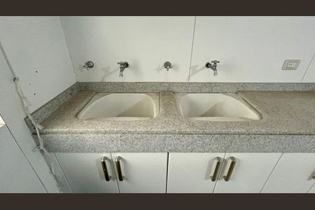 Apartamento à venda com 355m², 3 quartos e 5 vagas Apartamento à venda com 355m², 3 quartos e 5 vagasÁrea de Serviço