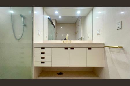 Apartamento à venda com 355m², 3 quartos e 5 vagas Apartamento à venda com 355m², 3 quartos e 5 vagasBanheiro