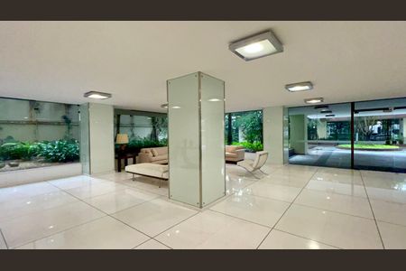 Hall de entrada de apartamento à venda com 3 quartos, 355m² em Cerqueira César, São Paulo