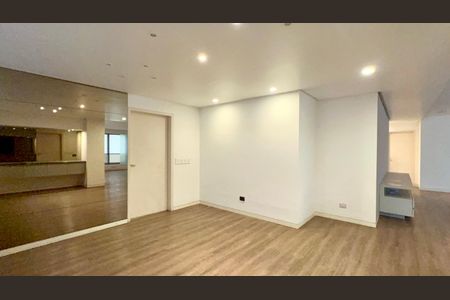 Apartamento à venda com 355m², 3 quartos e 5 vagas Apartamento à venda com 355m², 3 quartos e 5 vagasSala de Jantar
