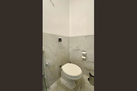 Apartamento à venda com 355m², 3 quartos e 5 vagas Apartamento à venda com 355m², 3 quartos e 5 vagasBanheiro de serviço