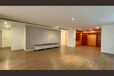Apartamento à venda com 355m², 3 quartos e 5 vagas Apartamento à venda com 355m², 3 quartos e 5 vagasSala de TV