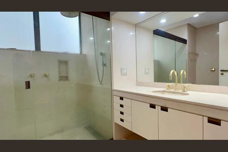 Apartamento à venda com 355m², 3 quartos e 5 vagas Apartamento à venda com 355m², 3 quartos e 5 vagasBanheiro