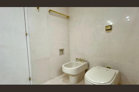 Apartamento à venda com 355m², 3 quartos e 5 vagas Apartamento à venda com 355m², 3 quartos e 5 vagasBanheiro