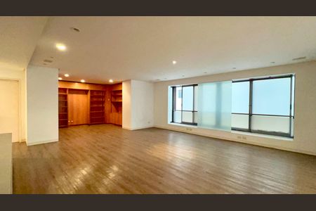 Apartamento à venda com 355m², 3 quartos e 5 vagas Apartamento à venda com 355m², 3 quartos e 5 vagasSala de TV