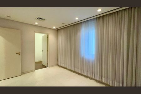 Apartamento à venda com 355m², 3 quartos e 5 vagas Apartamento à venda com 355m², 3 quartos e 5 vagasQuarto 1