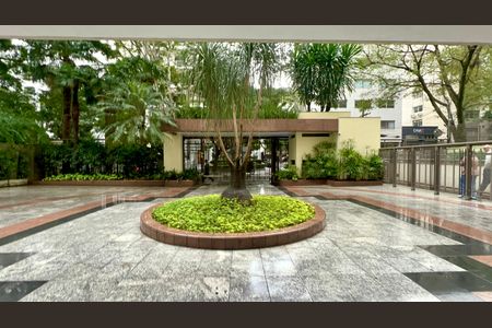Entrada de apartamento à venda com 3 quartos, 355m² em Cerqueira César, São Paulo