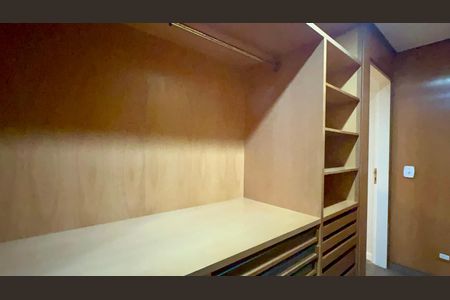Closet da suíte de apartamento à venda com 3 quartos, 355m² em Cerqueira César, São Paulo