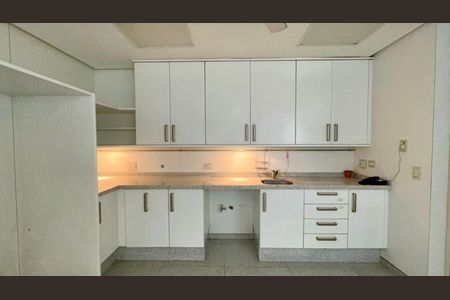 Apartamento à venda com 355m², 3 quartos e 5 vagas Apartamento à venda com 355m², 3 quartos e 5 vagasCozinha