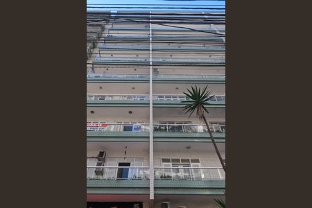 Fachada | Adesivo/Placa Quintoandar instalado  de apartamento para alugar com 2 quartos, 117m² em Boqueirão, Santos