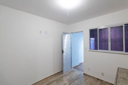 Casa para alugar com 90m², 2 quartos e 2 vagas Casa para alugar com 90m², 2 quartos e 2 vagasCozinha