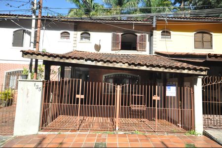 Fachada de casa à venda com 3 quartos, 156m² em Horto Florestal, São Paulo