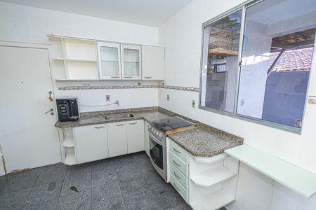 Cozinha de apartamento para alugar com 3 quartos, 128m² em Planalto, Belo Horizonte