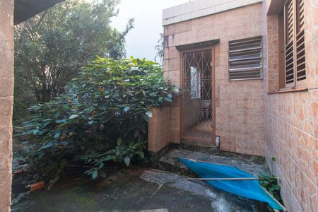 Quintal de casa à venda com 2 quartos, 133m² em Tristeza, Porto Alegre