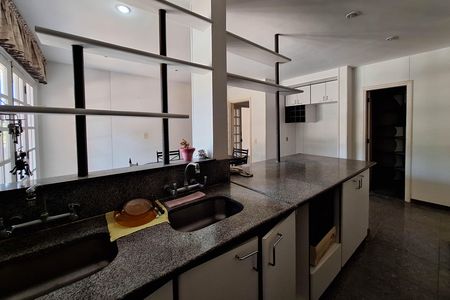 Casa de condomínio à venda com 350m², 5 quartos e 4 vagas Casa de condomínio à venda com 350m², 5 quartos e 4 vagasCozinha