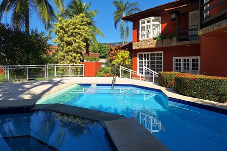 Casa de condomínio à venda com 350m², 5 quartos e 4 vagas Casa de condomínio à venda com 350m², 5 quartos e 4 vagasQuintal