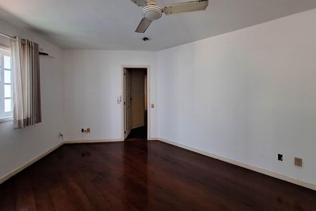 Casa de condomínio à venda com 350m², 5 quartos e 4 vagas Casa de condomínio à venda com 350m², 5 quartos e 4 vagasSala 3