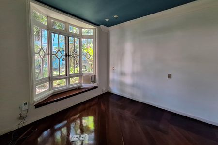 Casa de condomínio à venda com 350m², 5 quartos e 4 vagas Casa de condomínio à venda com 350m², 5 quartos e 4 vagasQuarto 1