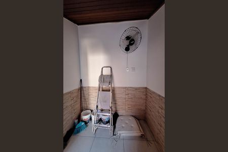 Casa de condomínio à venda com 350m², 5 quartos e 4 vagas Casa de condomínio à venda com 350m², 5 quartos e 4 vagasQuarto de Serviço
