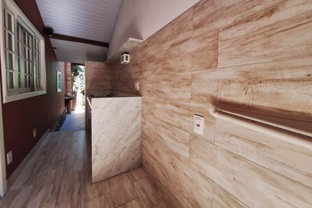 Casa de condomínio à venda com 350m², 5 quartos e 4 vagas Casa de condomínio à venda com 350m², 5 quartos e 4 vagasÁrea de Serviço