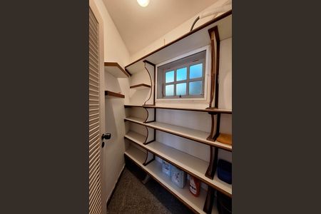 Casa de condomínio à venda com 350m², 5 quartos e 4 vagas Casa de condomínio à venda com 350m², 5 quartos e 4 vagasCozinha