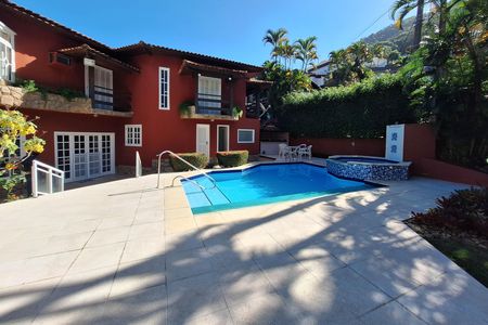 Casa de condomínio à venda com 350m², 5 quartos e 4 vagas Casa de condomínio à venda com 350m², 5 quartos e 4 vagasQuintal