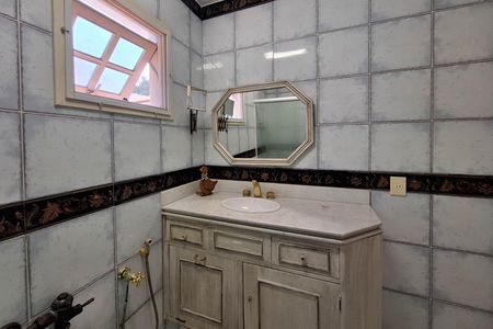 Casa de condomínio à venda com 350m², 5 quartos e 4 vagas Casa de condomínio à venda com 350m², 5 quartos e 4 vagasBanheiro