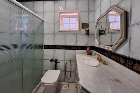 Casa de condomínio à venda com 350m², 5 quartos e 4 vagas Casa de condomínio à venda com 350m², 5 quartos e 4 vagasBanheiro