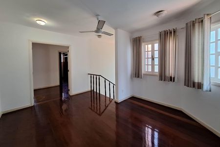 Casa de condomínio à venda com 350m², 5 quartos e 4 vagas Casa de condomínio à venda com 350m², 5 quartos e 4 vagasSala 3
