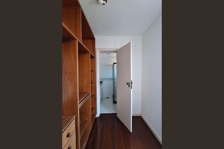 Casa de condomínio à venda com 350m², 5 quartos e 4 vagas Casa de condomínio à venda com 350m², 5 quartos e 4 vagasSuíte 2