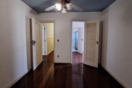 Casa de condomínio à venda com 350m², 5 quartos e 4 vagas Casa de condomínio à venda com 350m², 5 quartos e 4 vagasSuíte 2