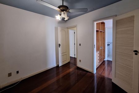 Casa de condomínio à venda com 350m², 5 quartos e 4 vagas Casa de condomínio à venda com 350m², 5 quartos e 4 vagasSuíte 2