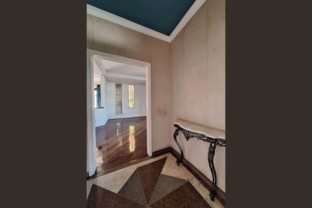Casa de condomínio à venda com 350m², 5 quartos e 4 vagas Casa de condomínio à venda com 350m², 5 quartos e 4 vagasHall