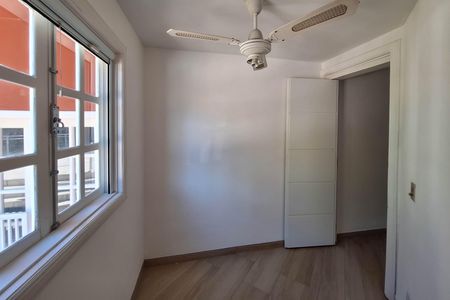 Casa de condomínio à venda com 350m², 5 quartos e 4 vagas Casa de condomínio à venda com 350m², 5 quartos e 4 vagasEscritório