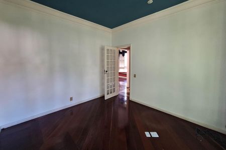 Casa de condomínio à venda com 350m², 5 quartos e 4 vagas Casa de condomínio à venda com 350m², 5 quartos e 4 vagasQuarto 1