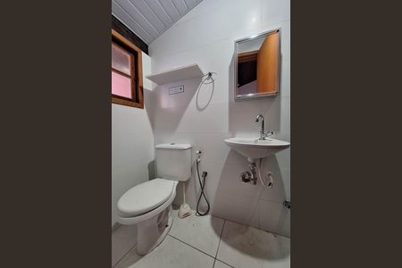 Casa de condomínio à venda com 350m², 5 quartos e 4 vagas Casa de condomínio à venda com 350m², 5 quartos e 4 vagasBanheiro de serviço