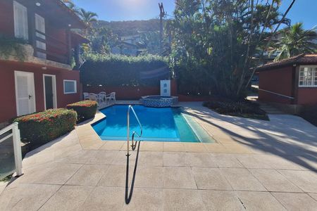 Casa de condomínio à venda com 350m², 5 quartos e 4 vagas Casa de condomínio à venda com 350m², 5 quartos e 4 vagasQuintal