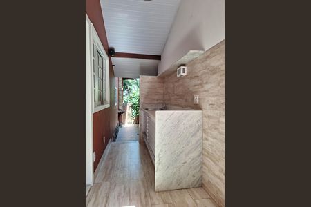 Casa de condomínio à venda com 350m², 5 quartos e 4 vagas Casa de condomínio à venda com 350m², 5 quartos e 4 vagasÁrea de Serviço